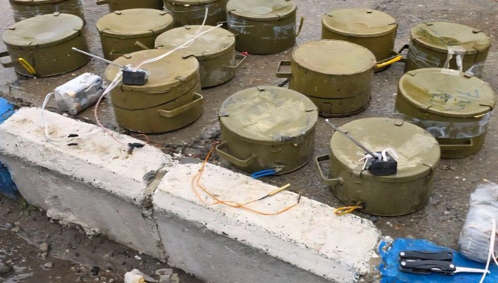 وزارة الداخلية تفكك عبوات ناسفة وألغام في مدينة الطبقة بريف الرقة