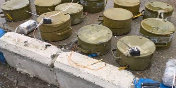 وزارة الداخلية تفكك عبوات ناسفة وألغام في مدينة الطبقة بريف الرقة