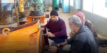 الموارد المائية بالرقة تعيد تأهيل محطات ضخ وتعزّل قنوات الري