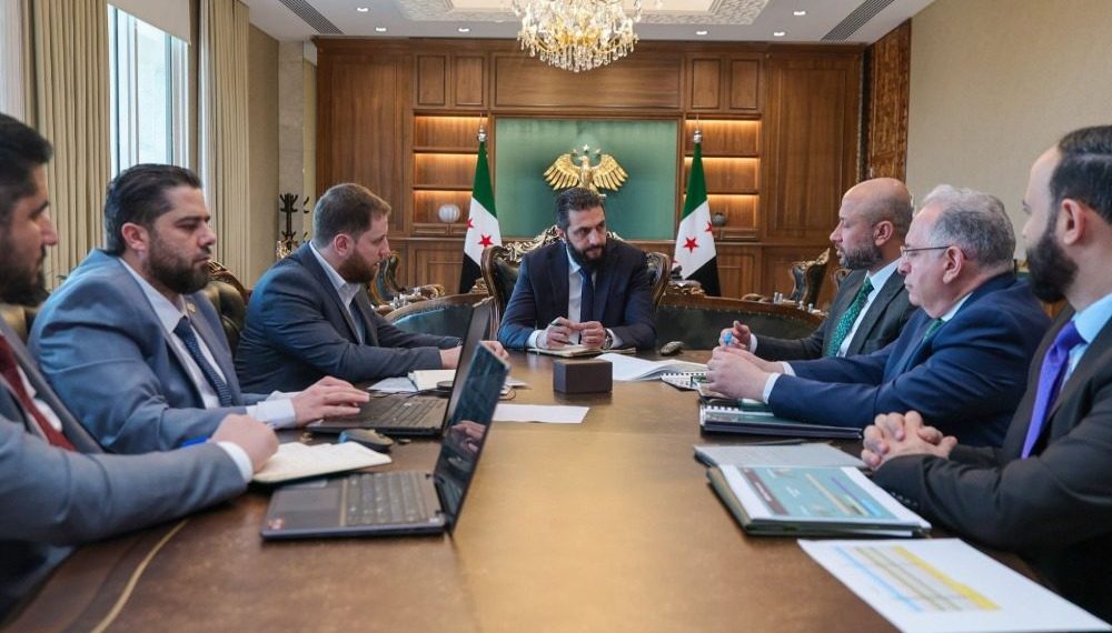 الرئيس الشرع يبحث مع وزراء ومحافظين واقع المخيمات وآليات معالجة التحديات