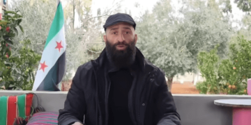 اشتباكات “بصرى الشام” تنتهي بتسليم أحمد العودة نفسه للدولة.. ما القصة؟