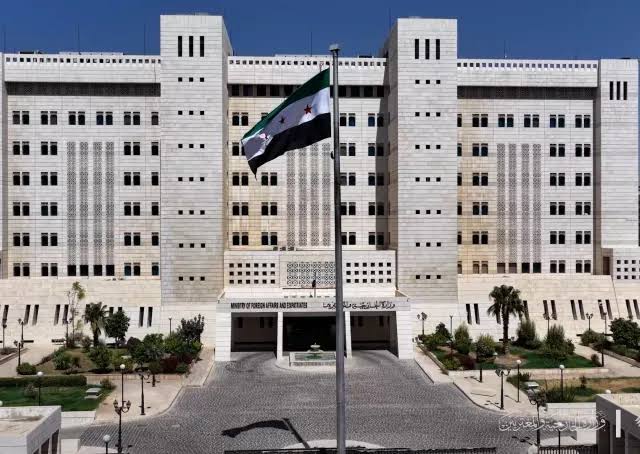 الخارجية السورية تُعيد تفعيل بعثاتها الدبلوماسية ضمن خطة تطوير مؤسسية شاملة
