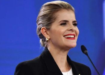 المرشحة اليمينية لورا فرنانديز تفوز برئاسة كوستاريكا من الجولة الأولى
