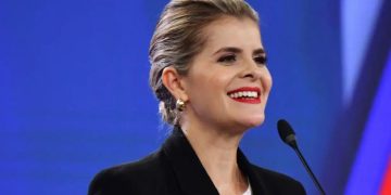 المرشحة اليمينية لورا فرنانديز تفوز برئاسة كوستاريكا من الجولة الأولى