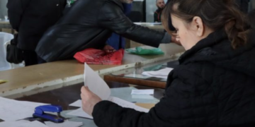 تربية حمص تتلقى 1753 طلباً لتجديد عقود الإداريين
