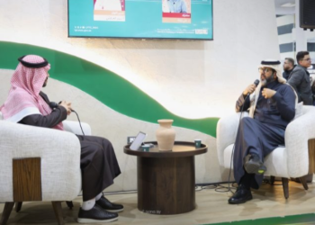 الكاتب السعودي علي زعلة يحاضر عن الهوية في النص الأدبي العربي ضمن معرض الكتاب بدمشق