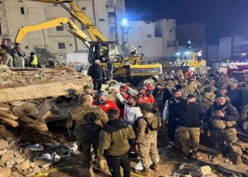 عدد ضحايا انهيار مبنى في طرابلس اللبنانية يرتفع إلى 14 قتيلاً