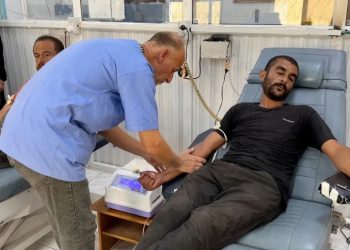 الصحة الفلسطينية تحذّر من توقف خدمات المختبرات وبنوك الدم جراء نفاد الإمدادات المخبرية
