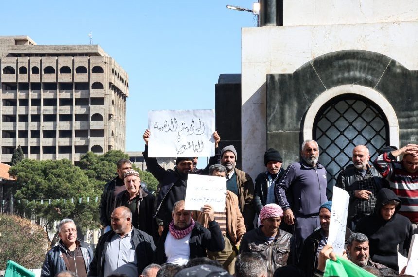وقفة احتجاجية لسائقي الصهاريج في حمص للمطالبة بتطبيق نظام الدور ومكافحة المخالفات