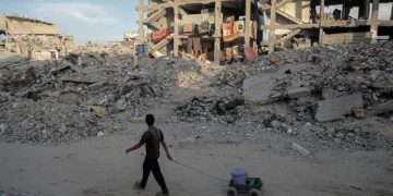 الاحتلال الإسرائيلي يواصل خرق وقف إطلاق النار بقصف مناطق في قطاع غزة